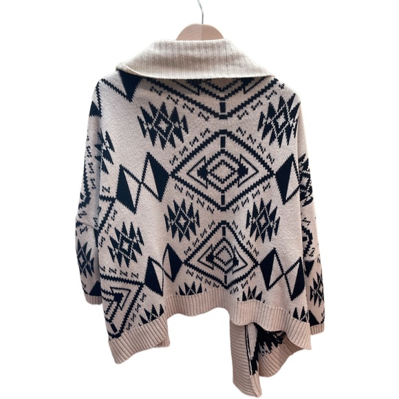PAPAYA tribal fall sweater neutral Color’s size M/L. Super comfy - Picture 4 of 5